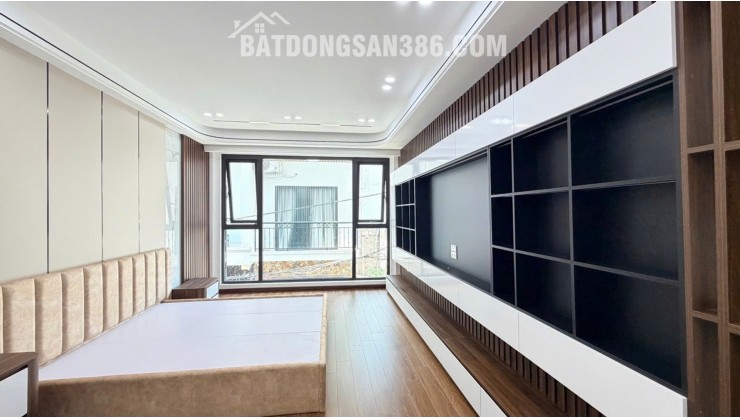 Bán nhà mặt phố Cổ Linh, Long Biên. Thang máy 50m 7T vỉa hè 3m Dưới 13.6 tỷ